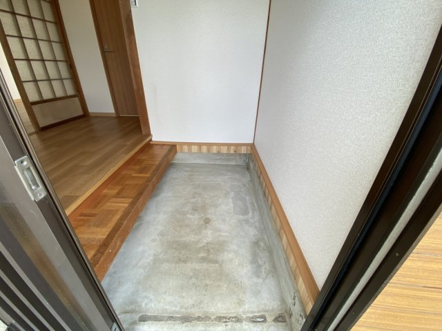 丹波市春日町野山の中古一戸建の玄関