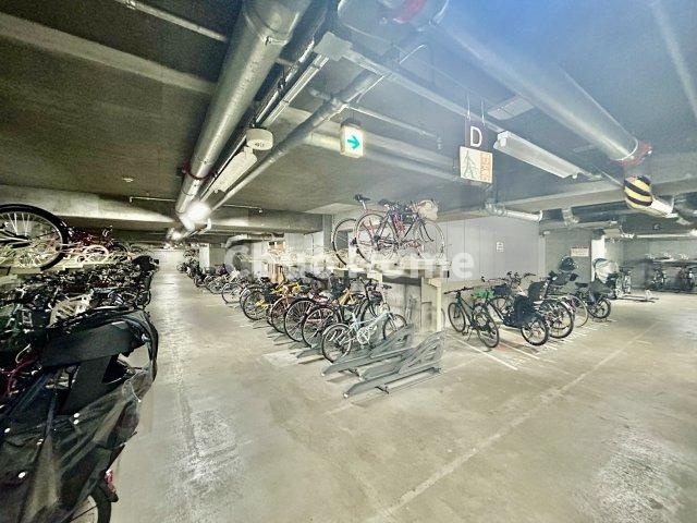 ステーションプラザタワーの駐輪場|【自転車置き場】最新の空き状況や費用などの詳細は担当スタッフまでお問い合わせください。