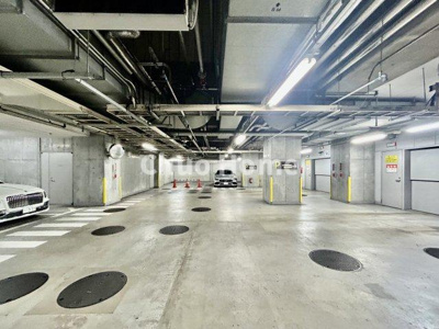【駐車場】 | ステーションプラザタワー | 【敷地内駐車場】最新の空き状況や費用などの詳細は担当スタッフまでお問い合わせください。
