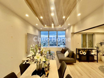 【居間・リビング】 | ステーションプラザタワー | 【リビングダイニング】一日の中で多くの時間を過すことになるリビングダイニングだからこそ、いつも穏やかな空間であることが必然。爽やかな通風と採光を存分に感じる事が出来る空間です。