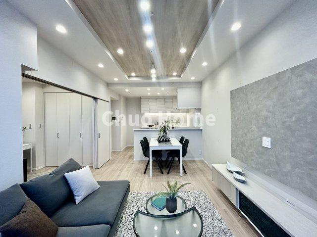 ステーションプラザタワーの居間・リビング|【居間・リビング】「ＬＤＫは家族団らんをデザイン」広いＬＤＫでは家族が集まり一緒の時間を過ごせる工夫がされております。何気ない一日の当たり前のひとコマがいつか一生の宝物になります