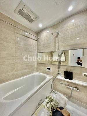 【浴室】 | ステーションプラザタワー | 【バスルーム】暖房換気乾燥機付きシステムバスルーム。暖房・冷風・換気・乾燥など、毎日を快適に過ごせるうれしい機能が揃っています。雨の日の洗濯物も安心です。