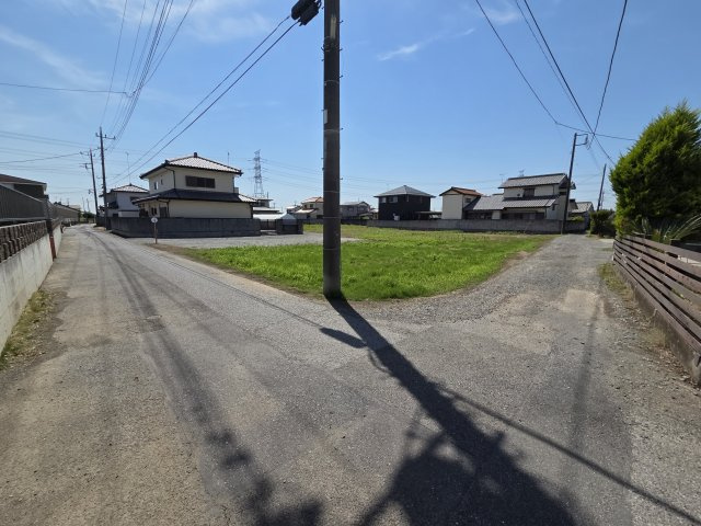 伊勢崎市境女塚　売地の前面道路含む現地写真