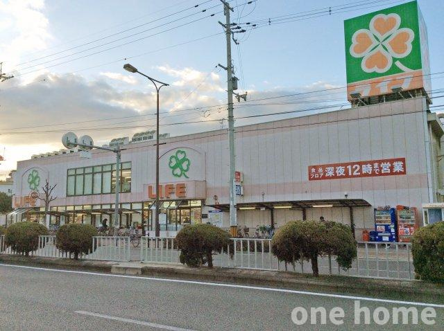 十三東4丁目中古戸建の周辺|◆ライフ十三東店 徒歩7分！食品はもちろん、お惣菜・惣菜パン・プライベートブランドが充実♪