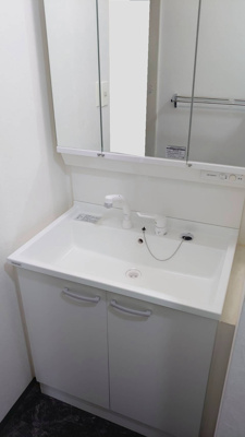 【洗面所】 | ネオハイツアメティ228 | 三面鏡のシャンプードレッサー