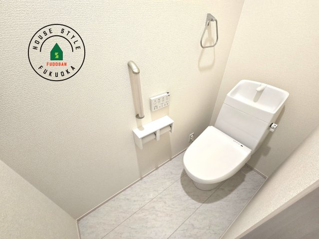 福岡市城南区七隈3丁目第1-3棟（1号棟）の内観：施工例|温水洗浄便座を完備しております。2ヶ所にトイレがあるのは朝の慌ただしい時間も安心です。
