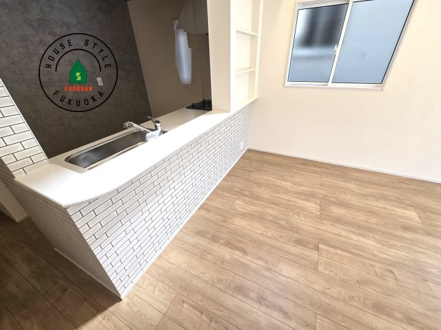 福岡市城南区七隈3丁目第1-3棟（1号棟）の内観：施工例|キッチンから立ち込める香りが今日の料理を期待させます。