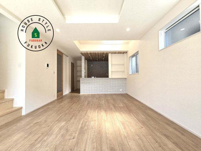 福岡市城南区七隈3丁目第1-3棟（1号棟）の内観：施工例|キッチンからリビングをしっかり確認できます。家族の笑顔があふれる空間になりそうですね。