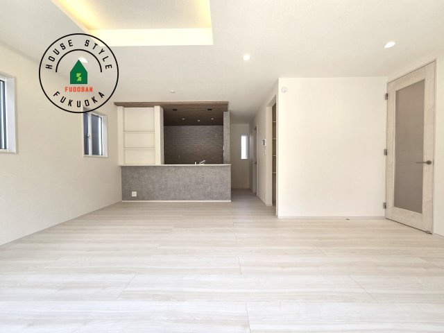 福岡市城南区七隈3丁目第1-3棟（2号棟）の内観：施工例|キッチンからリビングをしっかり確認できます。家族の笑顔があふれる空間になりそうですね。