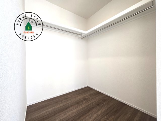 福岡市城南区七隈3丁目第1-3棟（3号棟）の内観：施工例|洋服や大きな荷物が多い方や人数の多いご家族などは、一般的なクローゼットよりもウォークインクローゼットのほうが使い勝手が良いです。