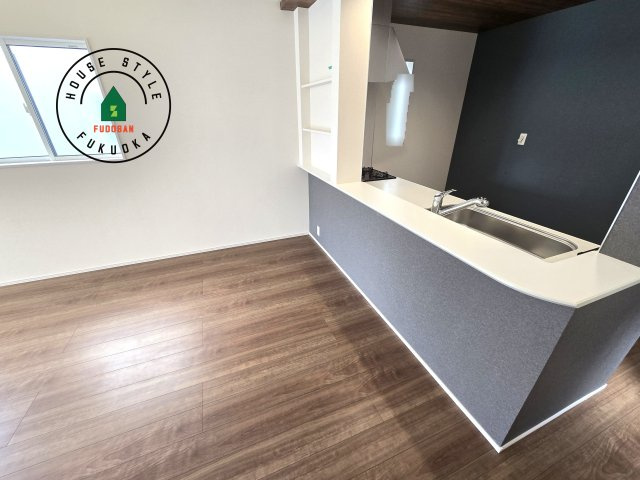 福岡市城南区七隈3丁目第1-3棟（3号棟）の内観：施工例|キッチンから立ち込める香りが今日の料理を期待させます。