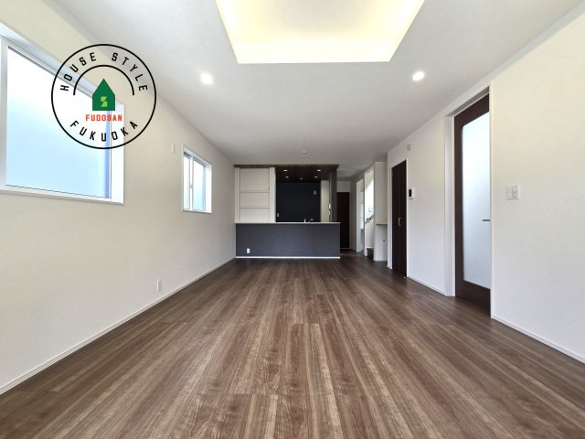 福岡市城南区七隈3丁目第1-3棟（3号棟）の内観：施工例|キッチンからリビングをしっかり確認できます。家族の笑顔があふれる空間になりそうですね。