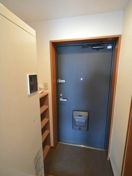 一番町ヒューマンビルの玄関