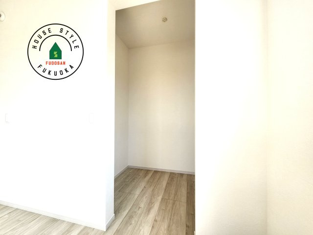 大野城市南ヶ丘2丁目第3-2棟（1号棟）の収納|洋服や大きな荷物が多い方や人数の多いご家族などは、一般的なクローゼットよりもウォークインクローゼットのほうが使い勝手が良いです。