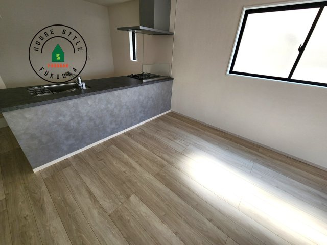 大野城市南ヶ丘2丁目第3-2棟（1号棟）のダイニング|キッチンから立ち込める香りが今日の料理を期待させます。