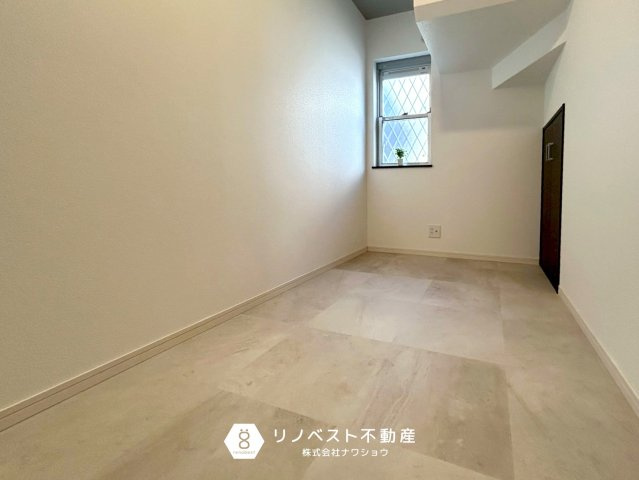 東大阪市出雲井本町の洋室|約3.5帖の洋室です。個室としてはもちろん、趣味部屋や書斎としてもお使い頂けます！