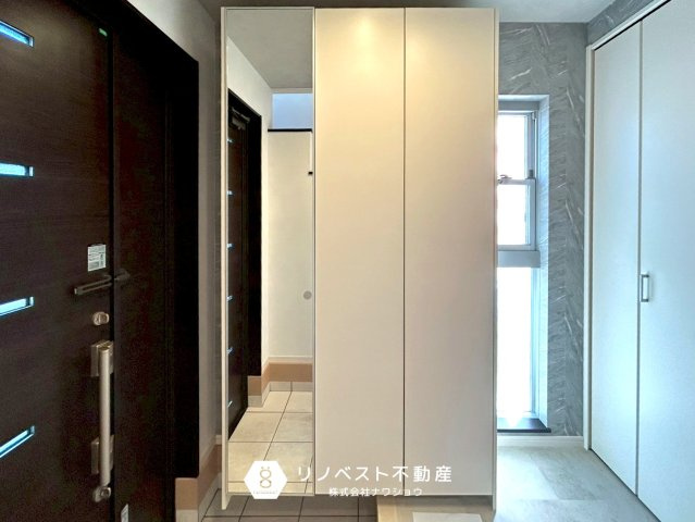 東大阪市出雲井本町の収納|玄関入ってすぐのところに、シューズボックスとクローゼットの2か所あるのでスッキリとした玄関周りにできます！