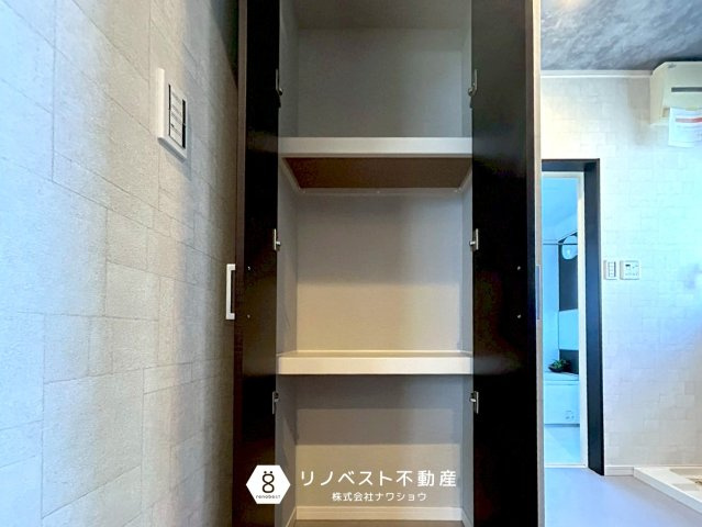 東大阪市出雲井本町の収納|洗面室にある棚にはタオルや着替えを入れておくとお風呂上りに便利です！