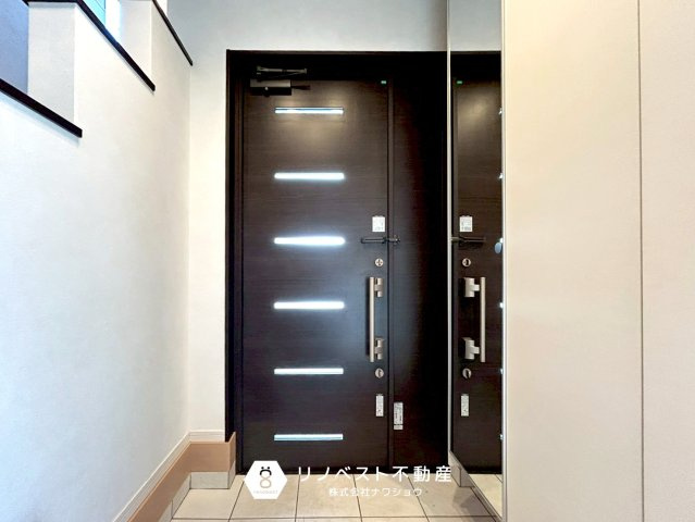 東大阪市出雲井本町の玄関|2重ロック扉になっているのでセキュリティー面にも配慮されています！