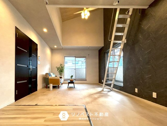 東大阪市出雲井本町の洋室|2面採光で南向きなので陽当たりも良く大変明るい室内です！家族団らんの場としても最適です♪