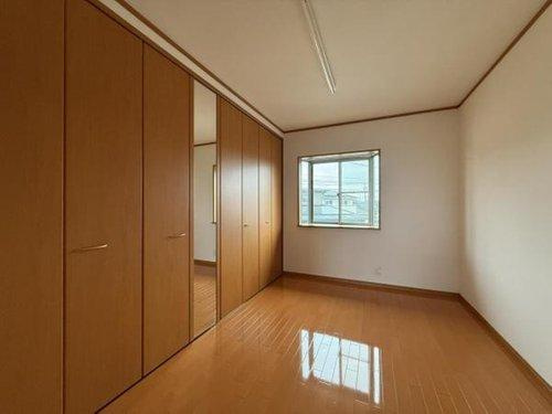 知多市八幡字堀切の収納|2階納戸4.5帖　収納豊富です！