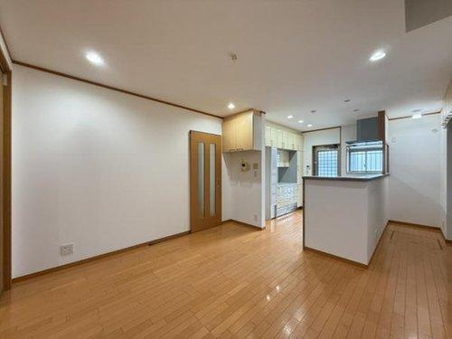 知多市八幡字堀切の居間・リビング|広々としたLDK約25帖☆