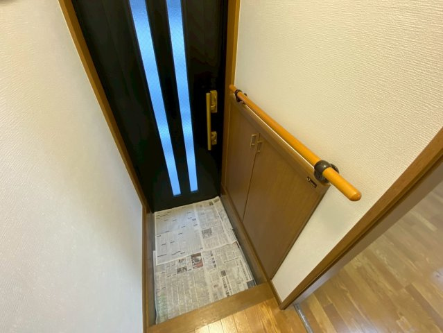 森南町3丁目貸家の玄関