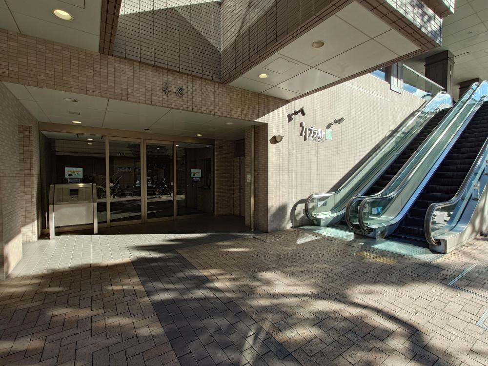 アミング潮江プラストA棟の駐車場