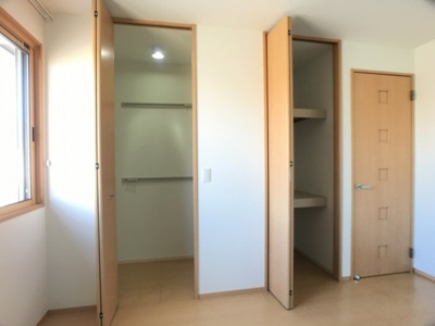 【洋室】 | ラ・ルミエール | 北西洋室・ワンステップクローゼット