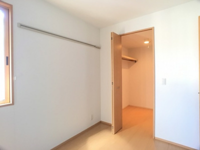 【洋室】 | ラ・ルミエール | 北東洋室・ウォークインクローゼット