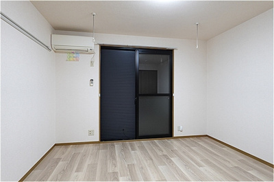 【居間・リビング】 | イノセントワールド 六番館 | シャッター雨戸