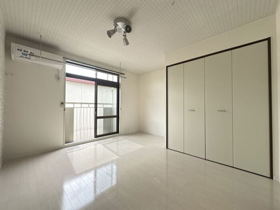 【居間・リビング】 | サンタヒルズ御幸本町 1号棟 | LDK