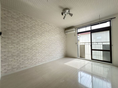 【居間・リビング】 | サンタヒルズ御幸本町 1号棟 | LDK