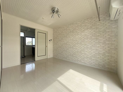 【居間・リビング】 | サンタヒルズ御幸本町 1号棟 | LDK