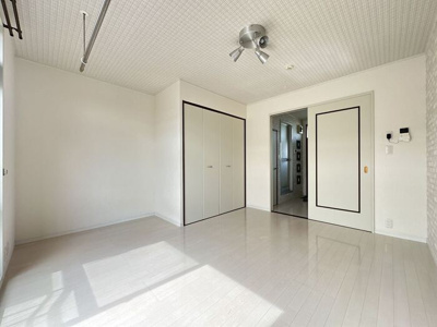 【居間・リビング】 | サンタヒルズ御幸本町 1号棟 | LDK