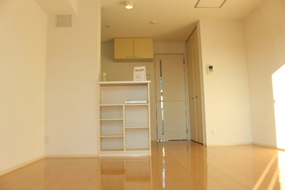 【居間・リビング】 | グランドール | 窓側より見たリビング