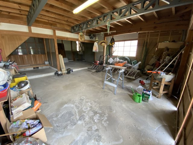 丹波市春日町歌道谷の中古一戸建の駐車場|作業場