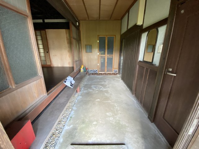 丹波市春日町歌道谷の中古一戸建の玄関