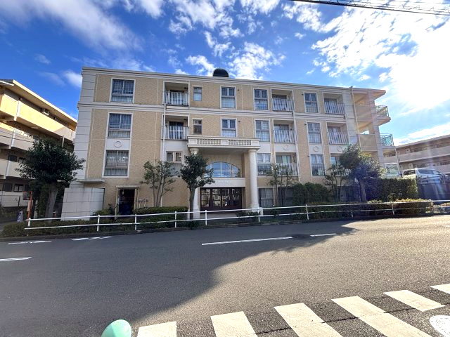 北側道路からの外観