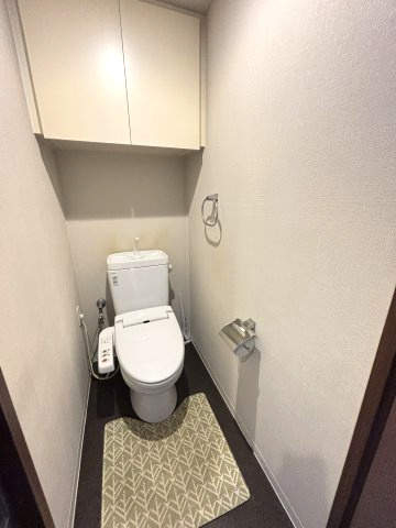 温水洗浄便座付き　上部収納有り