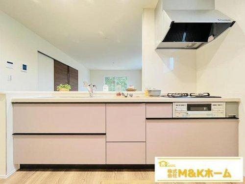 知多市八幡字堀切　全3棟　3号棟のキッチン|リビングが見渡せるカウンターキッチン☆　便利な三口コンロ♪