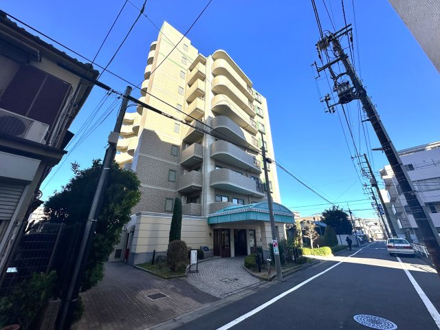 ダイアパレスアビエント亀戸の外観|周囲の景観と調和する、落ち着きある洗練デザイン。日常の風景にさりげない美しさを添える、ちょうどよい存在感です。