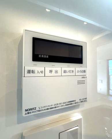 ダイアパレスアビエント亀戸の発電・温水設備|ワンタッチ操作でお湯張りや追い焚きができるオートバスは、忙しい日々の中でも快適なバスタイムをサポート。湯温の調整や保温も自動で行えるため、いつでもちょうどいい温かさのお風呂が待っています。