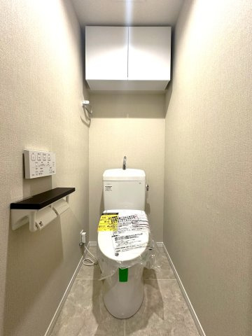 ダイアパレスアビエント亀戸のトイレ|最新設備を備えたトイレは、快適性とスタイリッシュさを兼ね備えた空間。清潔感のある美しい内装とすっきりとしたデザインが、暮らしに心地よさをプラス。清潔・快適・美しさが調和した、上質なトイレ空間です。