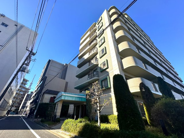 ダイアパレスアビエント亀戸の外観|控えめながらも洗練されたフォルムが、街並みに自然と溶け込みます。ほどよい高さと落ち着きのある佇まいが、住まう人に安心感と静かな誇りをもたらします。