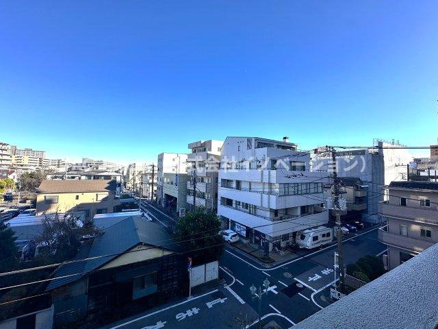 ダイアパレスアビエント亀戸の展望|窓越しに広がる風景が、暮らしのリズムに優しく寄り添います。空の移ろい、そよぐ風、遠くの街灯りが日常に静かな豊かさと安らぎをもたらしてくれます。