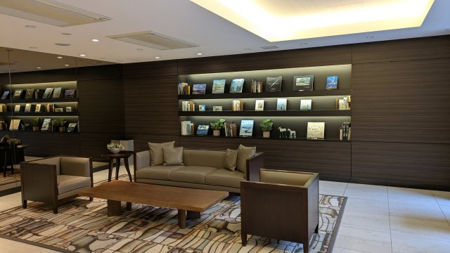 レーベン富士青葉通りプレジデンスタワー　富士市青島町のその他共用部分|マンションの雰囲気とマッチしたオシャレなエントランスです。