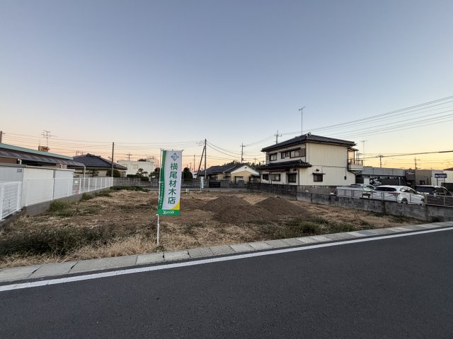 【前面道路含む現地写真】 | 【館林市新宿第3期　現地外観】
※令和8年1月時点