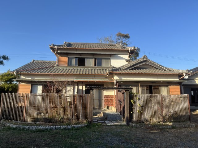 【外観】 | 牧之原市大寄　工場倉庫付き住宅 | どっしりとした母屋（9DK）です