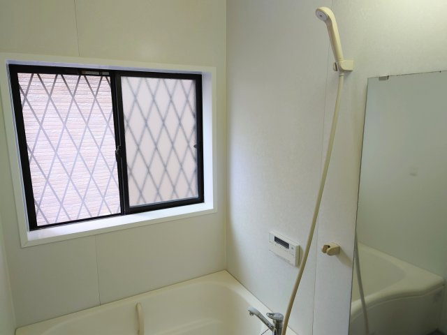 売中古戸建　静岡市清水区神田町の浴室|浴室も清潔感があります！